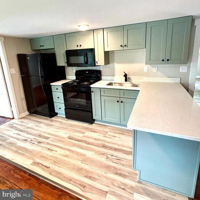 400 E Liberty St in Charles Town, WV - Building Photo - Building Photo