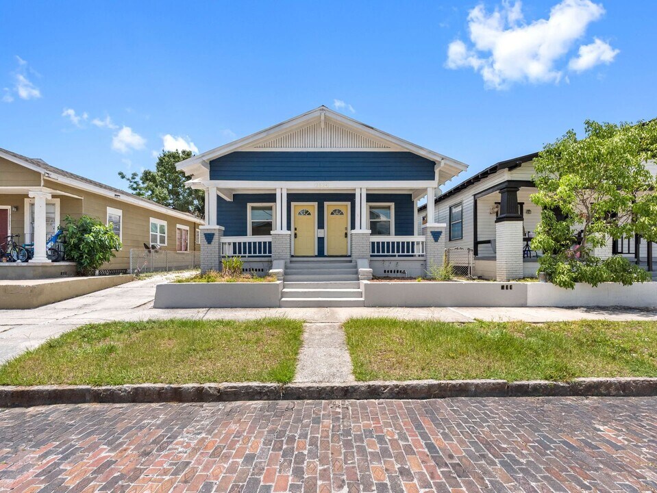 2524 W Cherry St in Tampa, FL - Building Photo