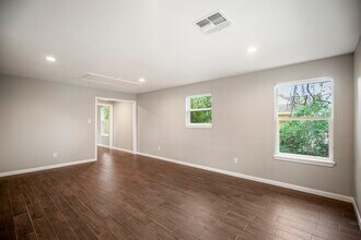 628 Foster St in Tomball, TX - Building Photo - Building Photo