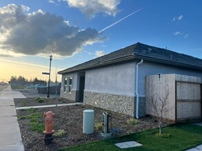 205 E Hawkeye Ave in Turlock, CA - Building Photo - Building Photo