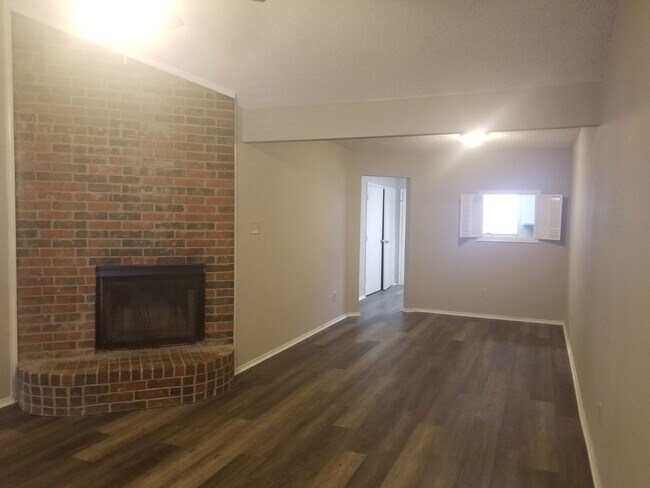605 Lost Springs Ct in Arlington, TX - Building Photo - Building Photo