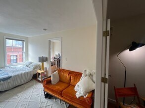 61 W Cedar St in Boston, MA - Building Photo - Building Photo