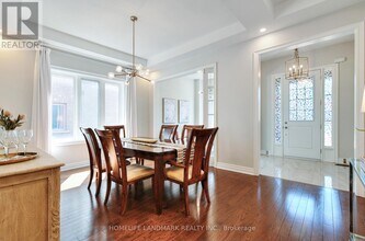 115 Mitchell Pl in Newmarket, ON - Building Photo - Building Photo