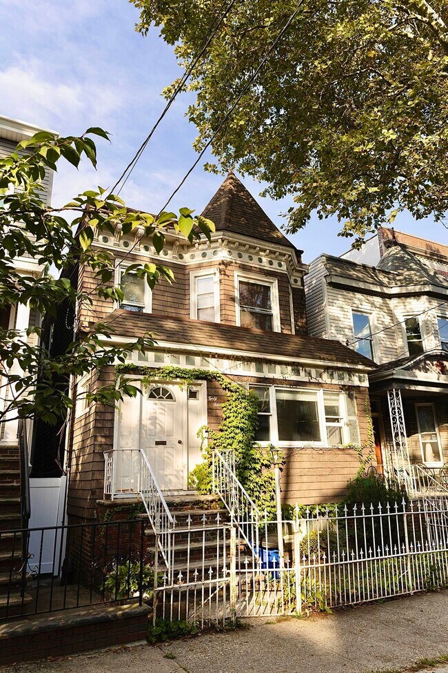 44 Booraem Ave in Jersey City, NJ - Building Photo - Building Photo