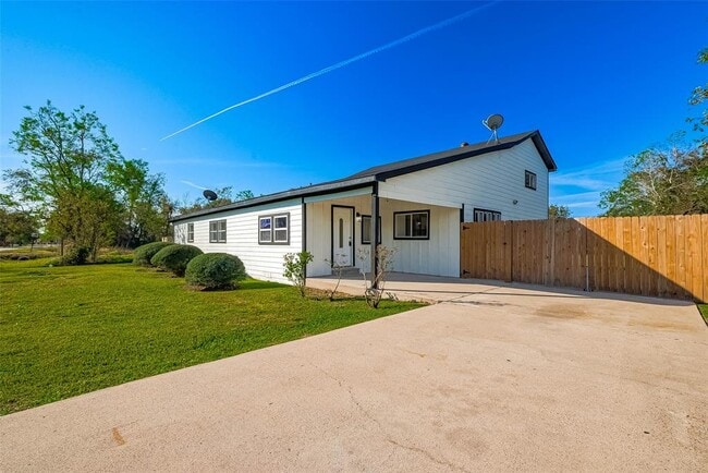 4104 Scenic Dr in Dickinson, TX - Building Photo - Building Photo