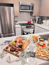 2717 42nd Rd in Long Island City, NY - Foto de edificio - Building Photo