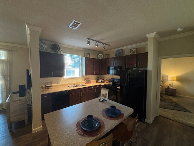 1811 Medical Pkwy in San Marcos, TX - Foto de edificio - Building Photo