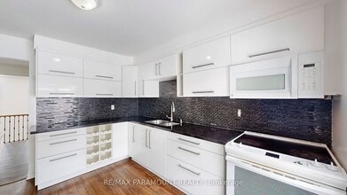 7-443 Manse Rd in Toronto, ON - Building Photo - Building Photo
