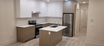 5813 Canada Way in Burnaby, BC - Building Photo