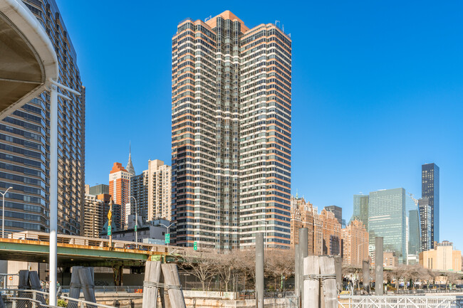 Horizon Condominium in New York, NY - Building Photo - Building Photo