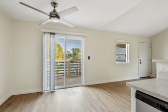 Gardenside Apartments in Sacramento, CA - Building Photo - Building Photo