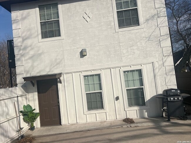 property at 1750 W Craig Pl