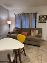 510 SW 17th St, Unit Cozy Colttage in Fort Lauderdale, FL - Foto de edificio - Building Photo