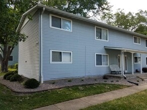 306 E Henry St, Unit Apt. 1 in Atkinson, IL - Building Photo - Building Photo