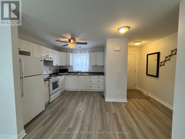 46 Sanford St in Barrie, ON - Building Photo - Building Photo