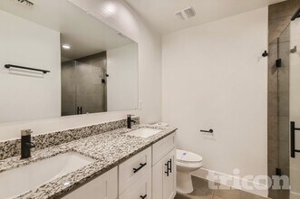 4665 S 38th Ln in Phoenix, AZ - Building Photo - Building Photo