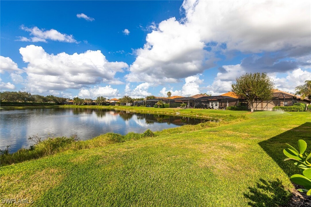 7863 Valencia Ct in Naples, FL - Building Photo