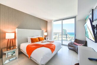 4111 S Ocean Dr in Hollywood, FL - Building Photo - Building Photo