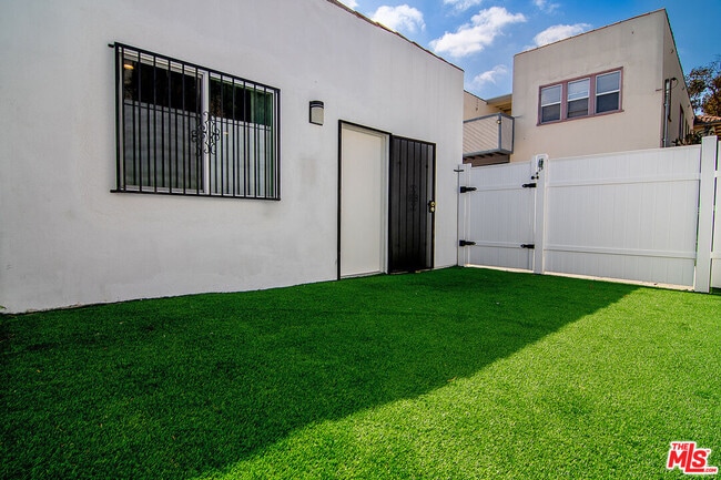 162 S Sycamore Ave in Los Angeles, CA - Building Photo - Building Photo