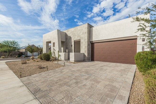 property at 712 E Buist Ave