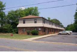 carter st apartments in Madison, NC - Building Photo