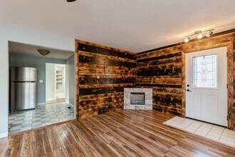 1041 68th St in Windsor Heights, IA - Building Photo - Building Photo