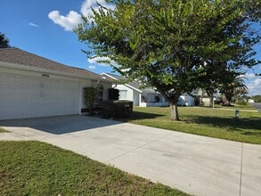 5896 Tyler Rd in Venice, FL - Building Photo - Building Photo