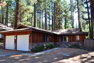 3569 April Dr in South Lake Tahoe, CA - Building Photo