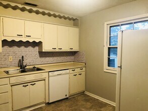 4609 Lakeview Dr NW in Huntsville, AL - Building Photo - Building Photo