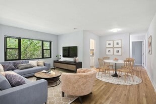 Eagle Rock Apartments at Hicksville & Jericho in Hicksville, NY - Building Photo