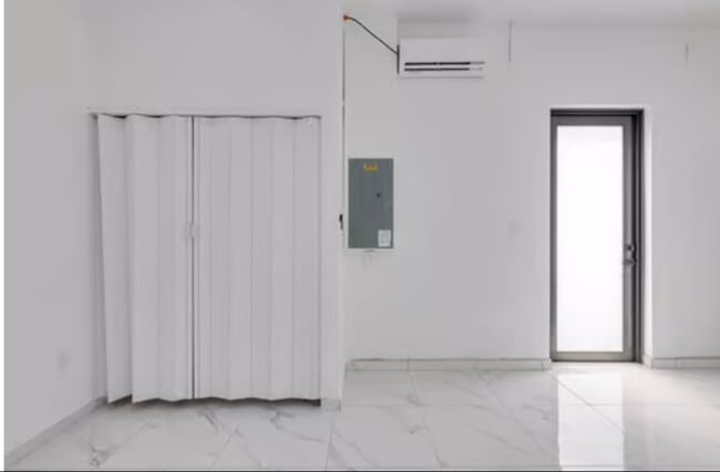 property at 905 Wabasso Ct