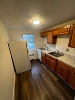 9B Carolyn Ter, Unit 9 B Carolyn Terrace Rosel in Roselle, NJ - Building Photo