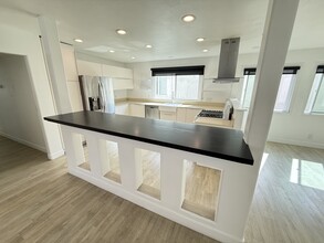 36 Anchorage St, Unit #1 in Marina Del Rey, CA - Building Photo - Building Photo