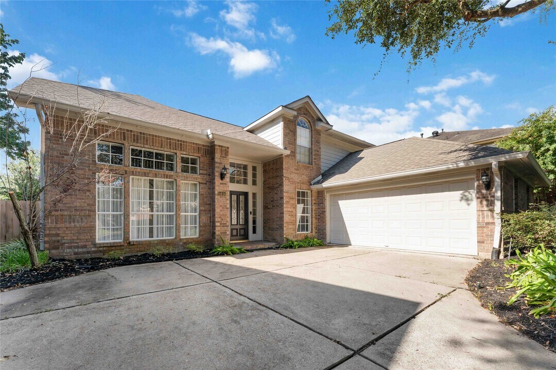 5614 Whisper Ridge Dr in Sugar Land, TX - Building Photo