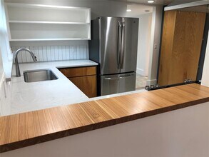 2004 Rosewood Ave in Austin, TX - Building Photo - Building Photo