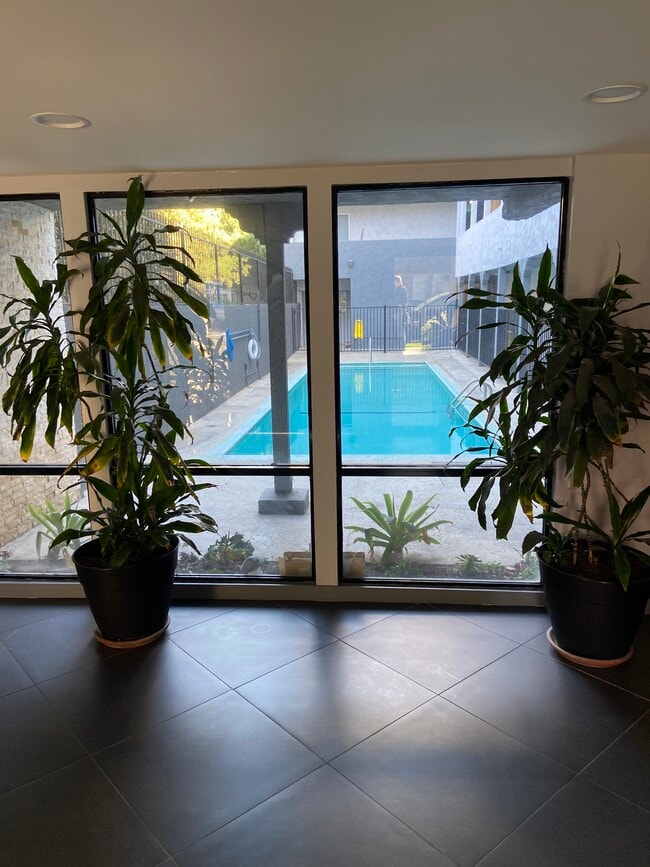 1234 N Edgemont St in Los Angeles, CA - Building Photo - Building Photo