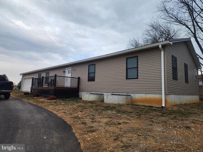 235 Hickory Dr in Chambersburg, PA - Building Photo - Building Photo