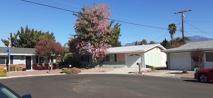 26094 Crestwood Pl in Hemet, CA - Foto de edificio - Building Photo