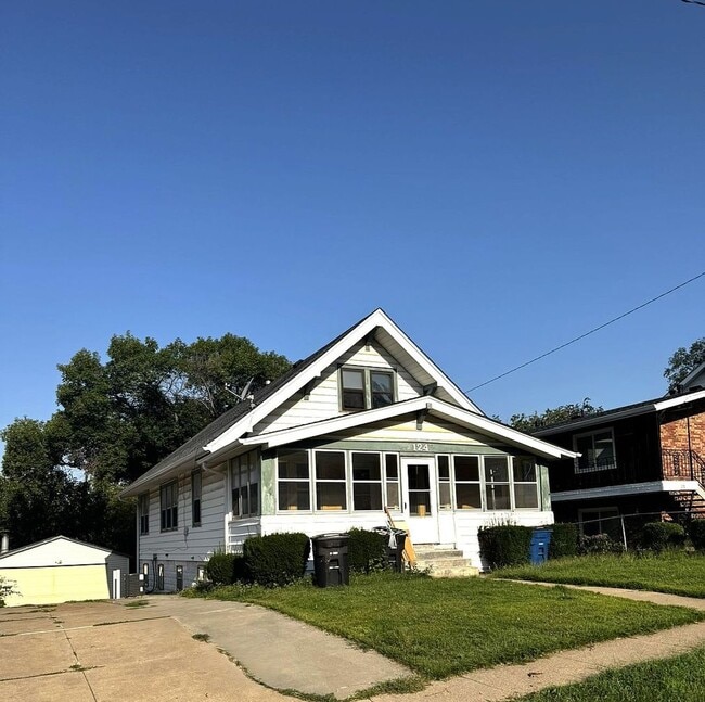 property at 124 N 43rd St
