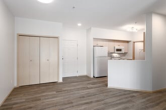 Lonsdale Court in Red Deer, AB - Building Photo - Interior Photo