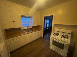 7414 Marlborough Ave in Parma, OH - Foto de edificio - Building Photo