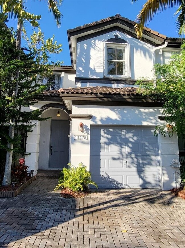 11425 NW 76th Terrace in Medley, FL - Building Photo - Building Photo