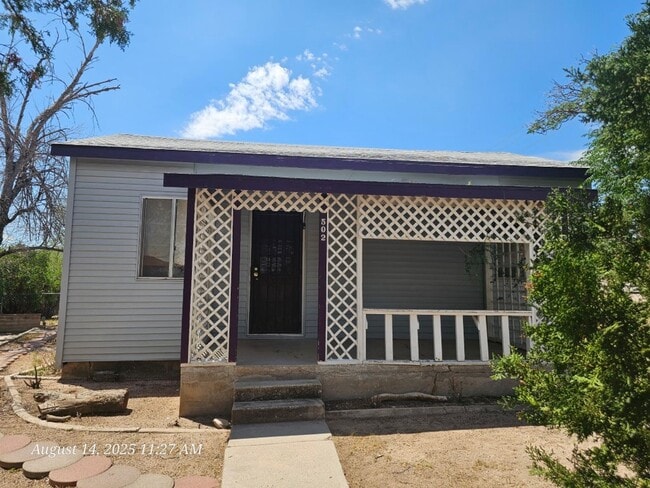 property at 502 E 7th St