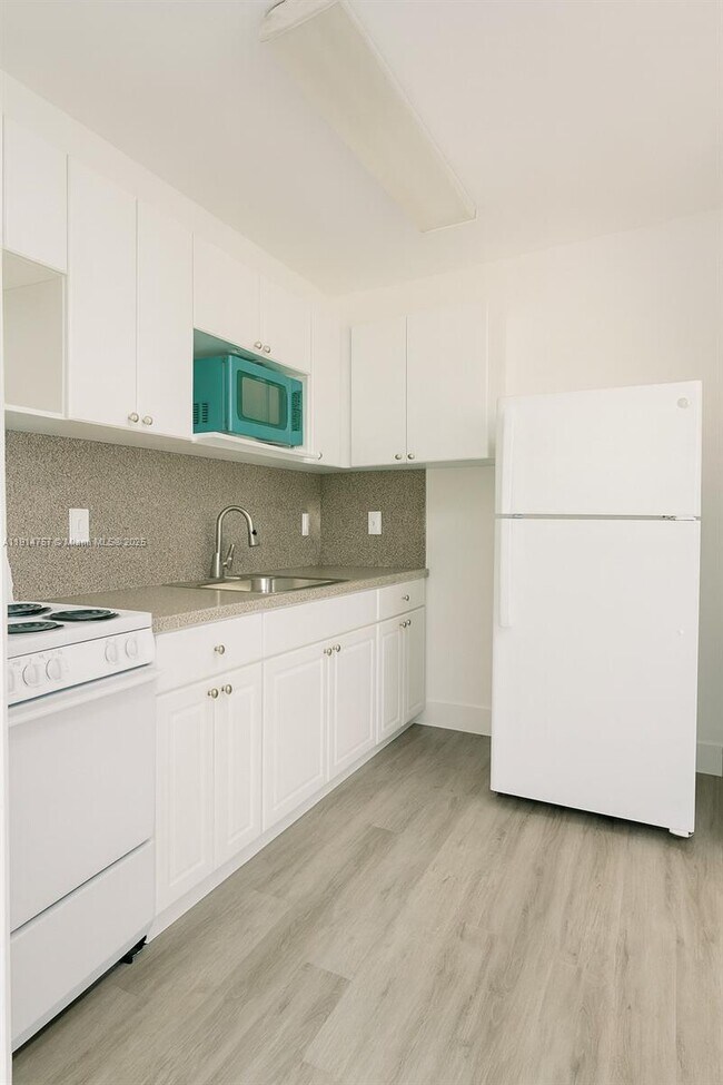 5825 SW 9th Terrace in West Miami, FL - Building Photo - Building Photo