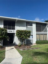 9709 Hammocks Blvd in Miami, FL - Building Photo