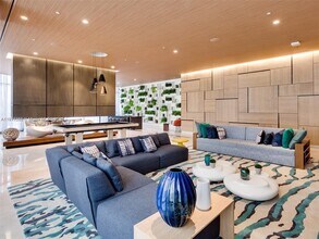 55 SW 9th St, Unit 2305 in Miami, FL - Building Photo - Building Photo