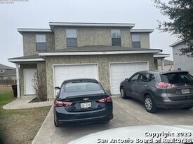 5611 Golf Mist in San Antonio, TX - Building Photo