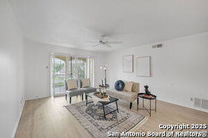 8702 Village Dr in San Antonio, TX - Building Photo
