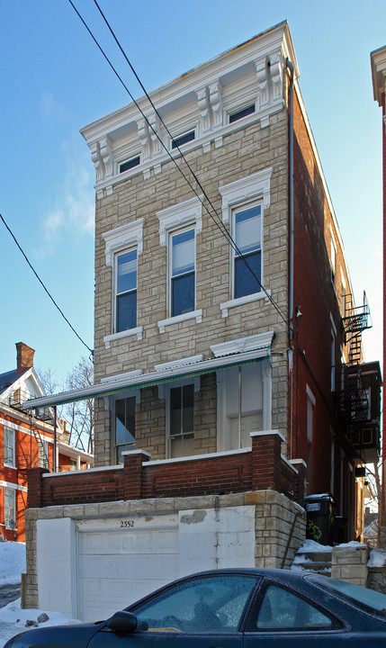 2352 Wheeler St in Cincinnati, OH - Foto de edificio