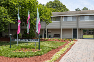 Meadowood Apartments in Knoxville, TN - Building Photo - Building Photo